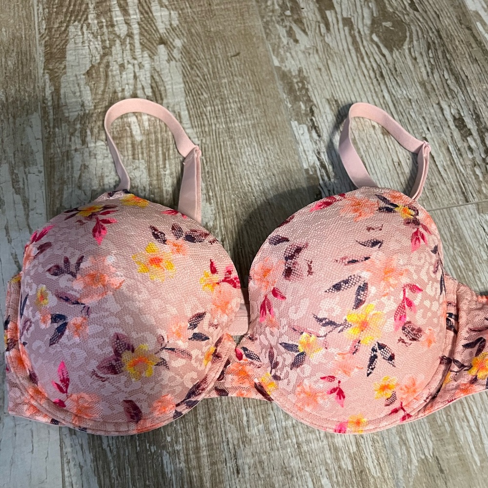 EUC!VS PINK-WEAR EVERYWHERE T-SHIRT BRA Pink Floral lace! Size 36D!